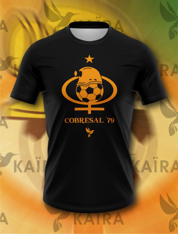 COB ESCUDO 79 BK_24_Mesa de trabajo 1_Mesa de trabajo 1 Polera Algodón Cobresal - Escudo 79